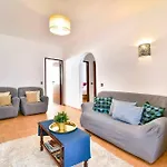By Mtphomes Apartamento